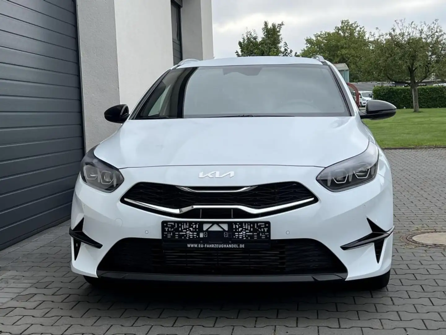 Kia Ceed SW / cee'd SW Sportswagon Design Edition 1,0 T-GDi 74KW 74 kW... Weiß - 2