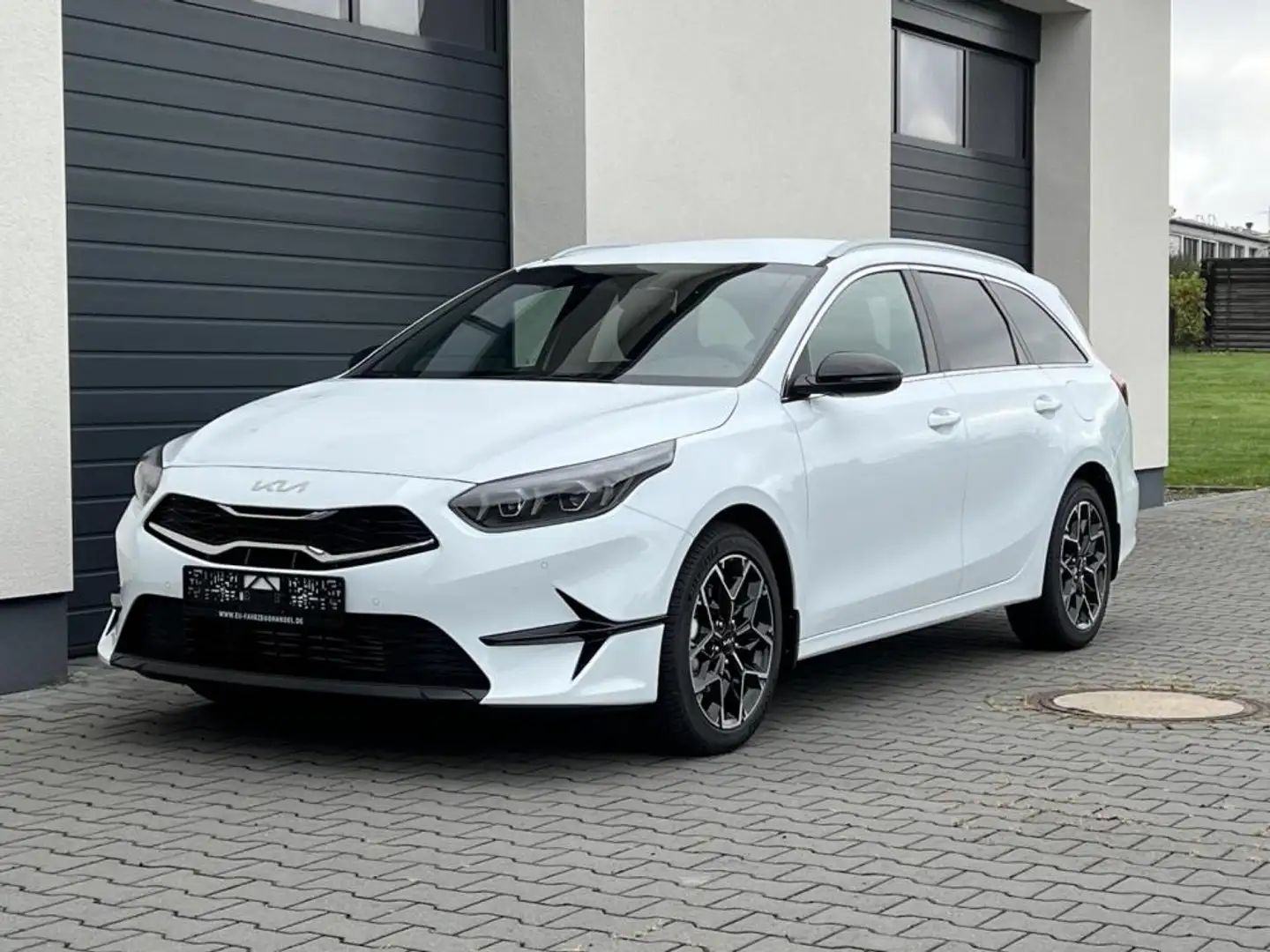 Kia Ceed SW / cee'd SW Sportswagon Design Edition 1,0 T-GDi 74KW 74 kW... Weiß - 1