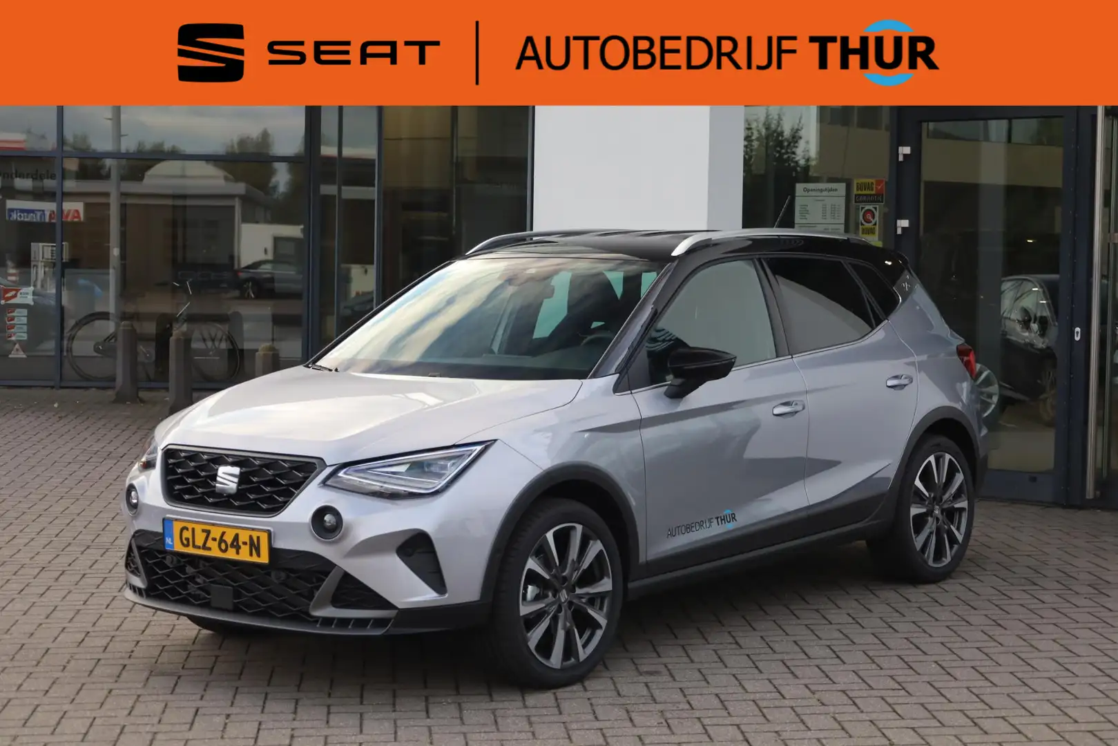 SEAT Arona 1.0 EcoTSI FR Business Connect 85KW/115PK, parkeer Zilver - 1