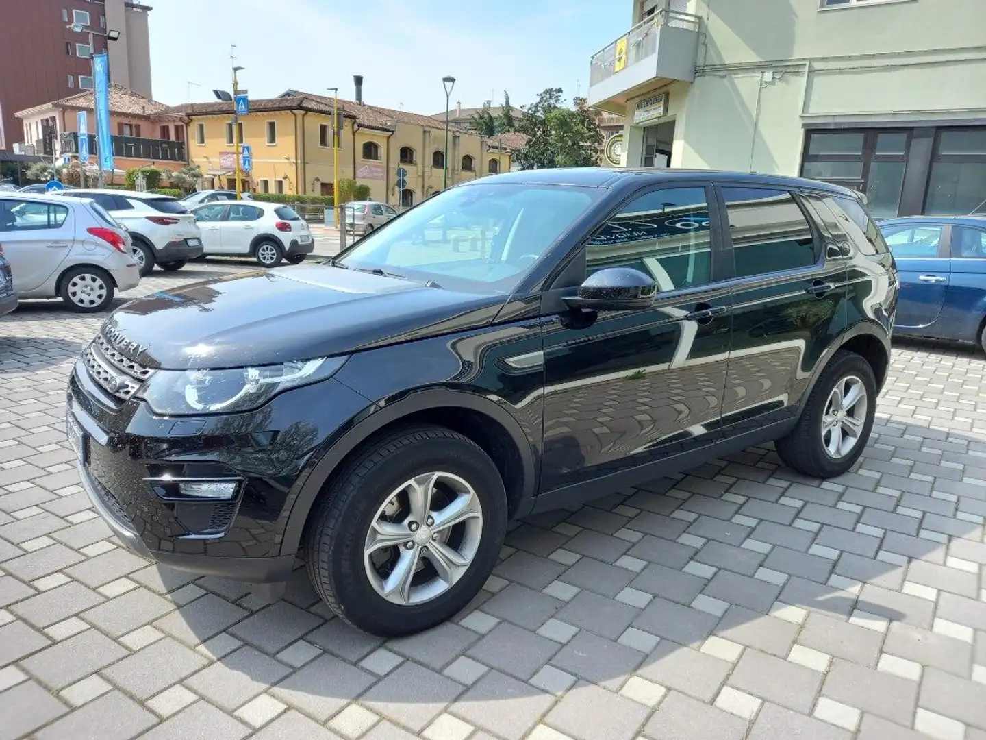 Land Rover Discovery Sport 2.0 TD4 150 CV HSE Nero - 2