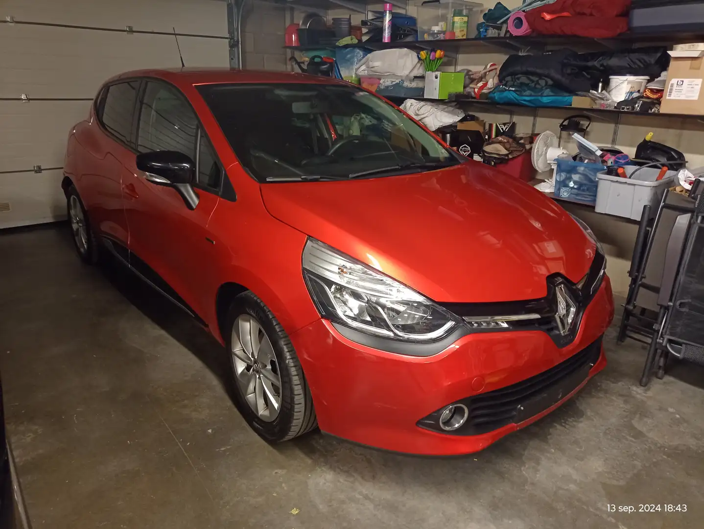 Renault Clio Clio 1.2 16V 75Limited Rouge - 1