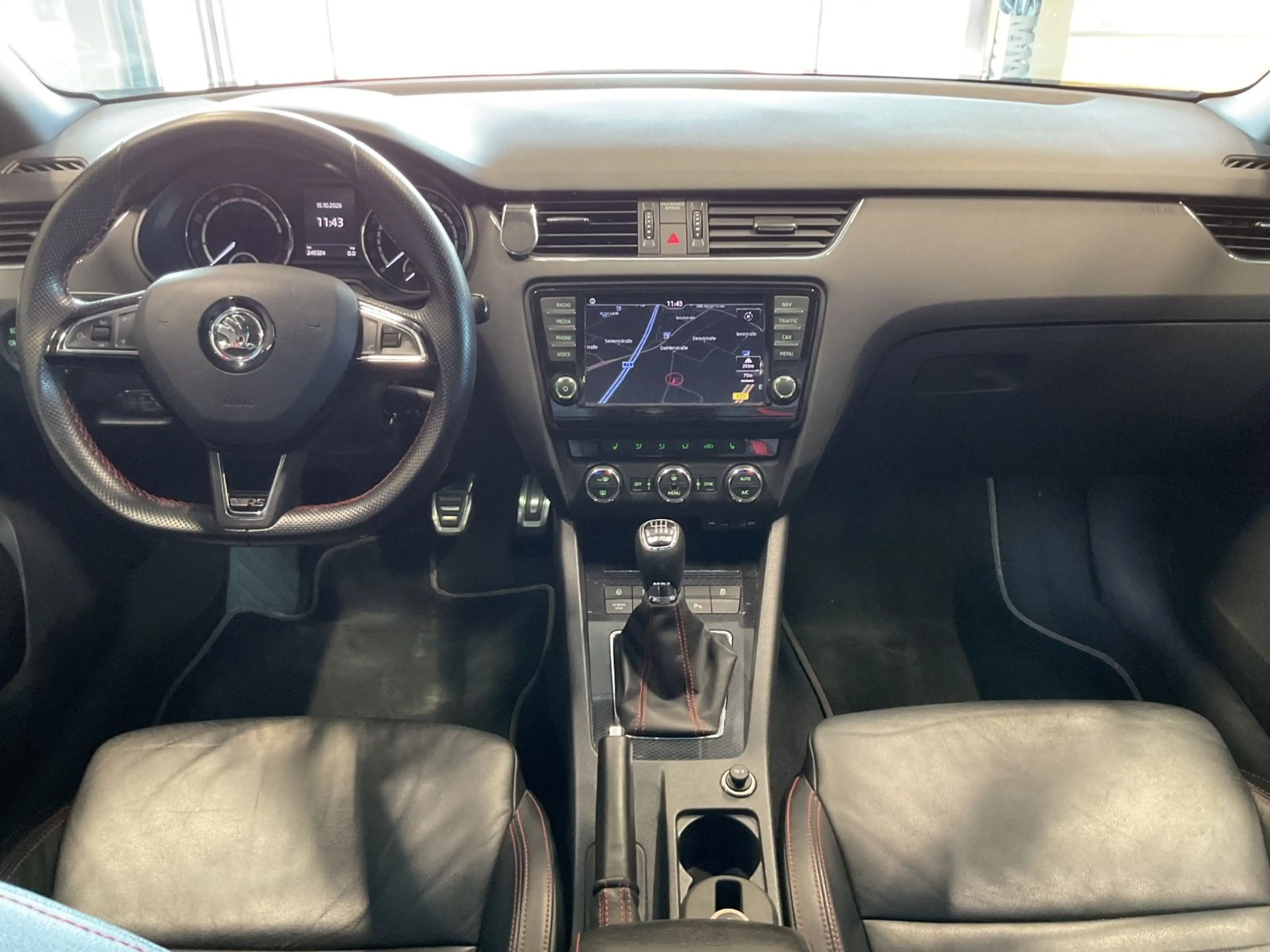 Skoda Octavia Combi RS Challenge XL ACC Leder Navi+ — photo 11