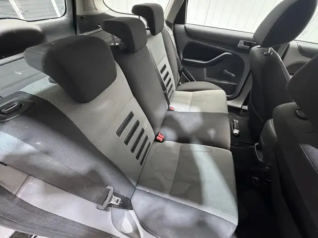 Ford Focus view 21