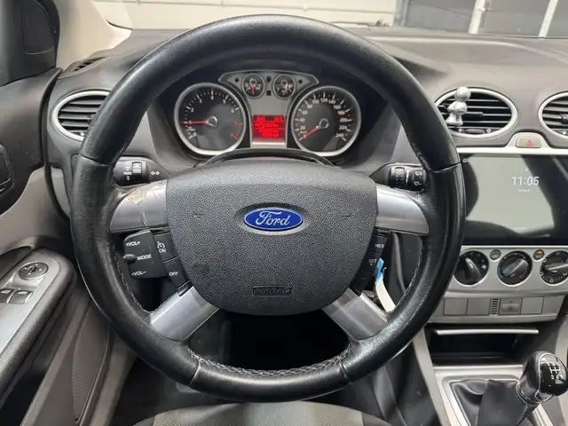 Ford Focus view 16