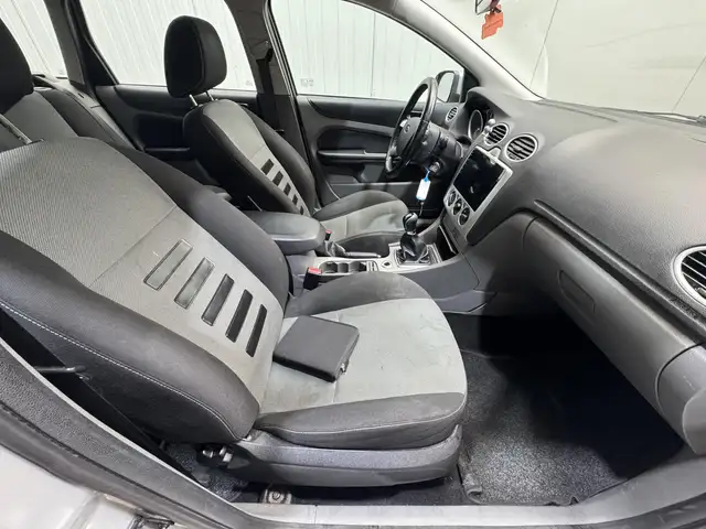 Ford Focus view 22