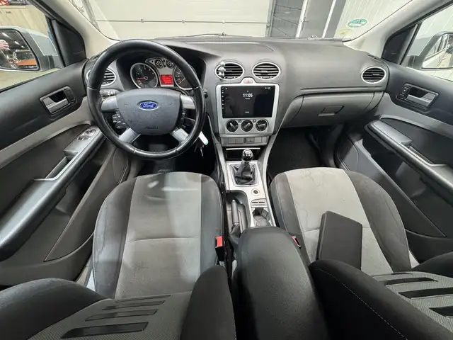 Ford Focus view 11