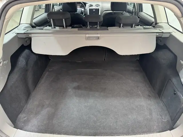 Ford Focus view 9