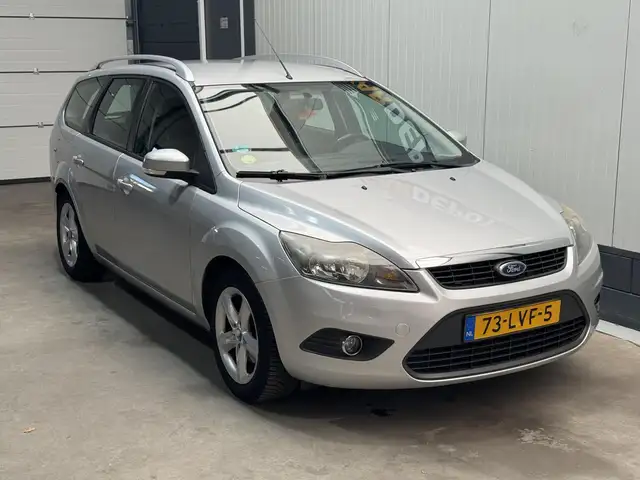 Ford Focus view 3