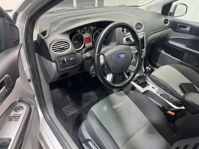 Ford Focus view 10