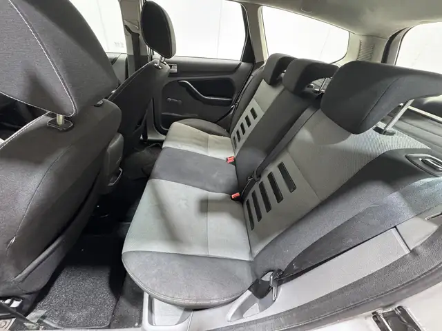 Ford Focus view 17
