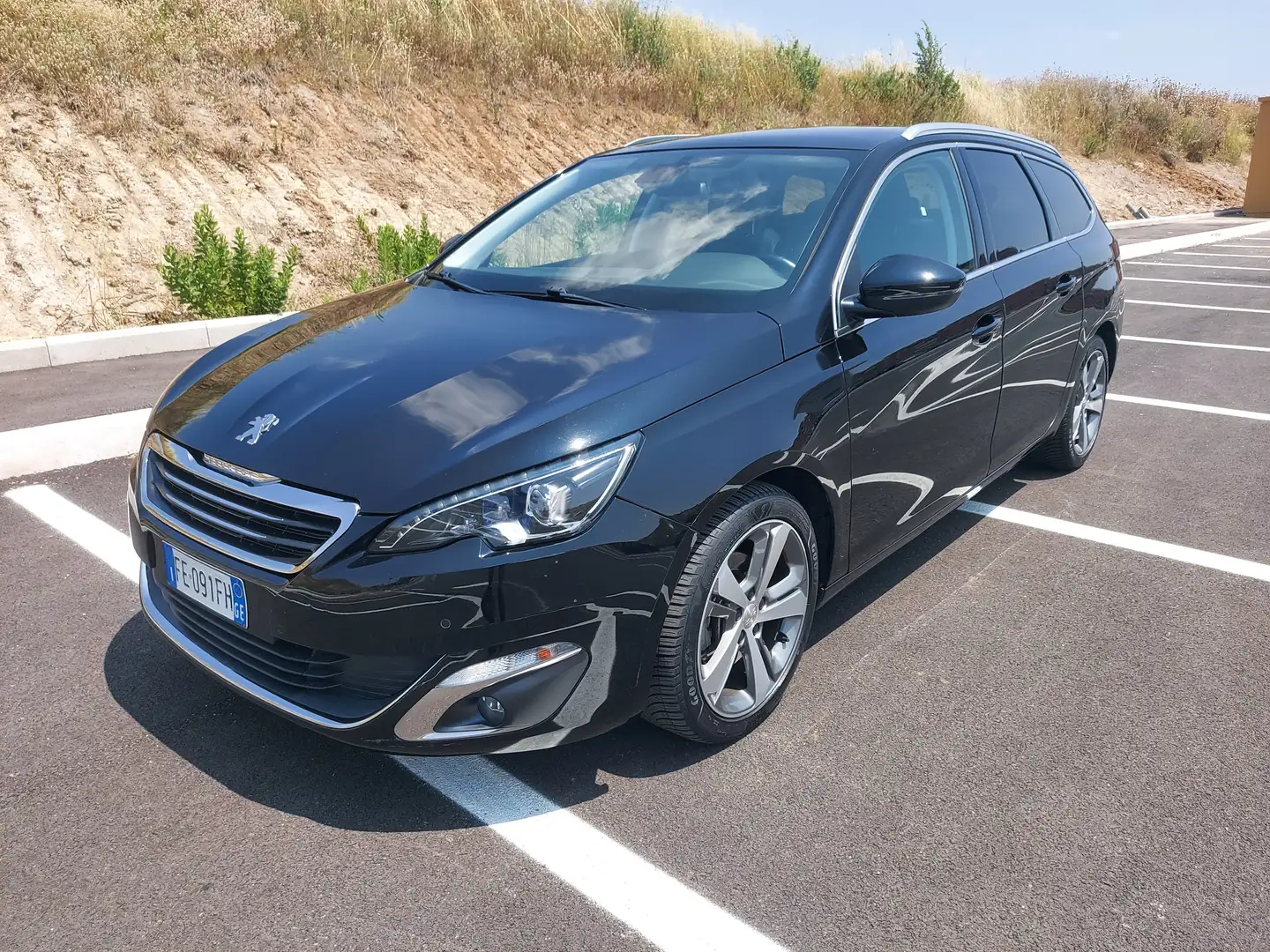 Peugeot 308 SW 1.6 hdi Allure PERFETTA Nero - 2