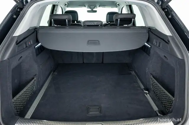 Audi Q5 view 8
