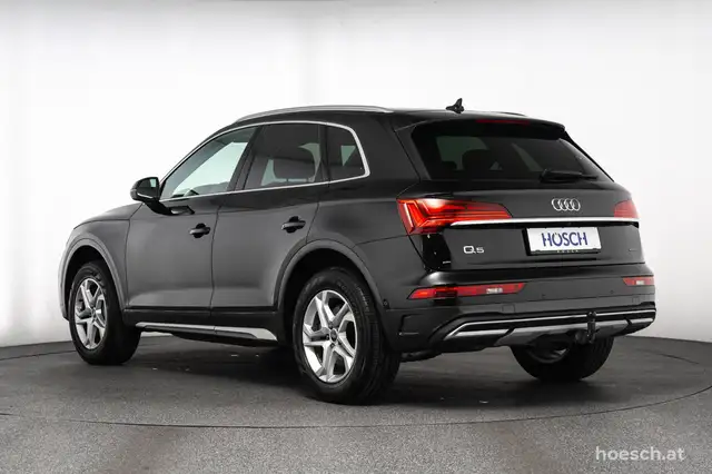 Audi Q5 view 4