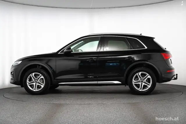 Audi Q5 view 3