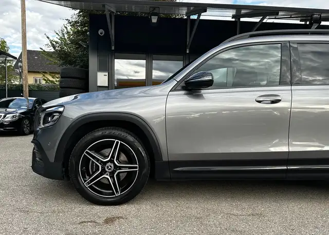 Mercedes-Benz GLB Class view 9