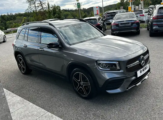 Mercedes-Benz GLB Class view 3