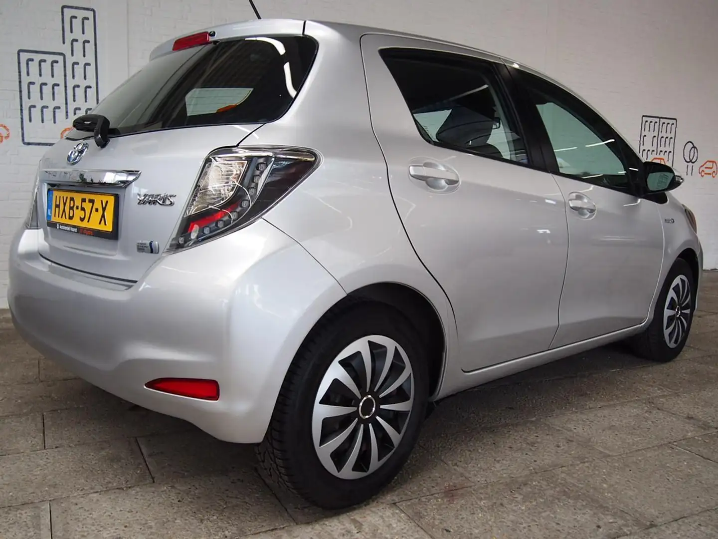 Toyota Yaris 1.5 Full Hybrid Aspiration Achtercamera (APK:Nieuw Gris - 2