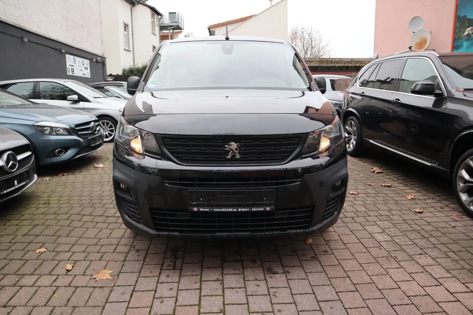Peugeot Partner Premium L2 AHK/Klima/1.Hand/Stzh/ACC Schwarz - 2