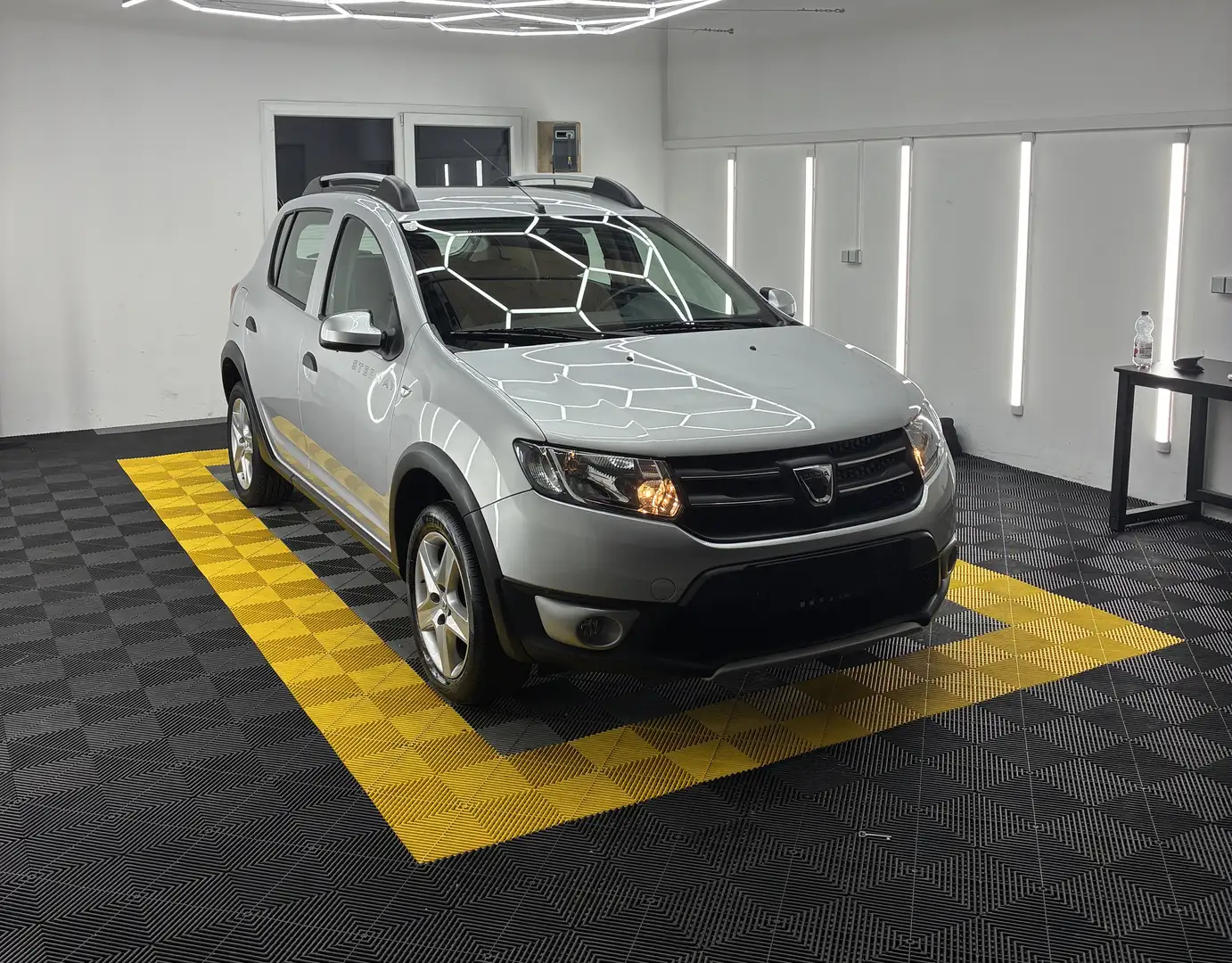 Dacia Sandero Stepway Lauréate TCe 90 * anhängerkupplung* - 1
