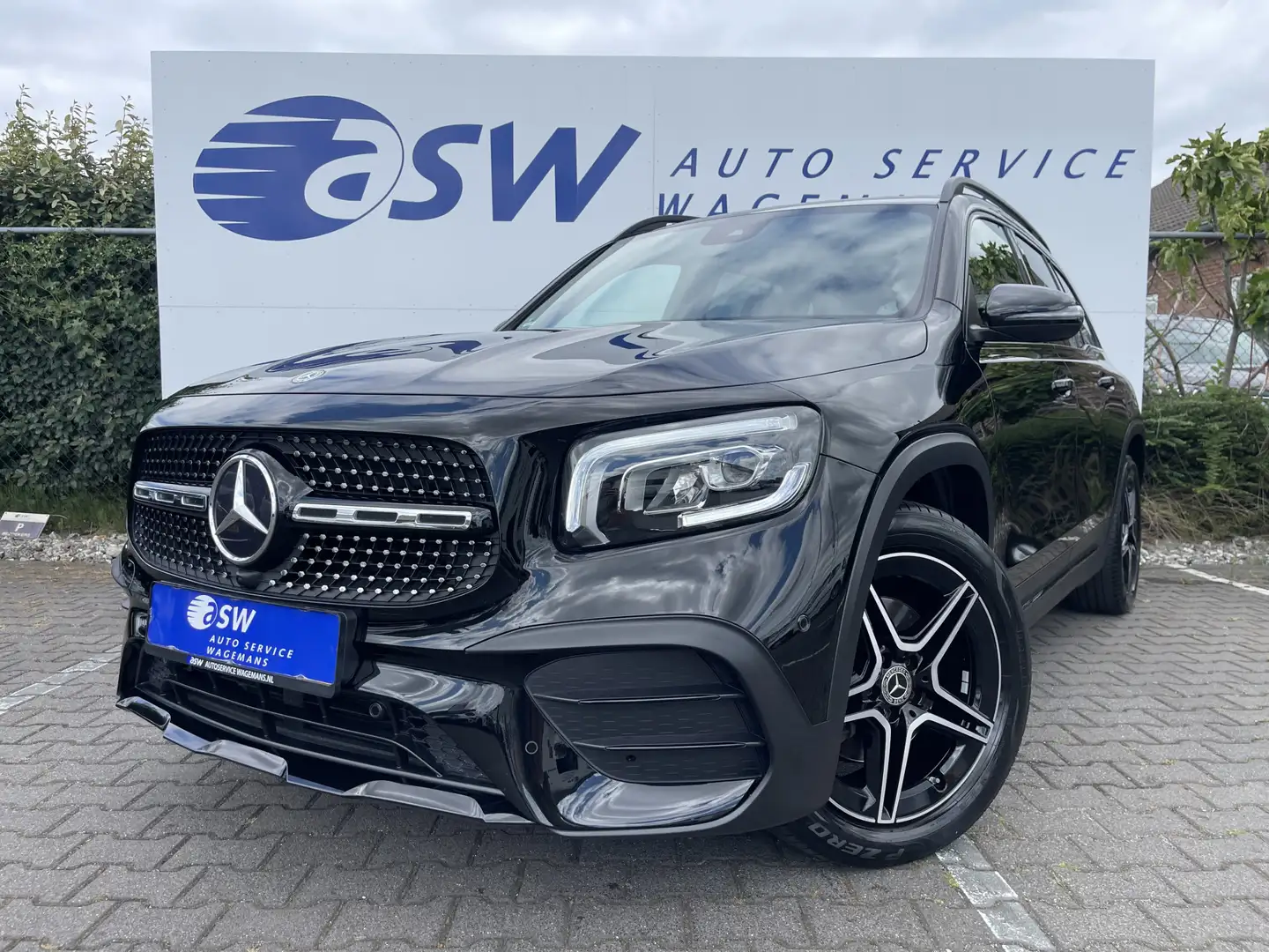 Mercedes-Benz GLB 200 Business Solution AMG | Trekhaak | Ambient Light | Zwart - 2