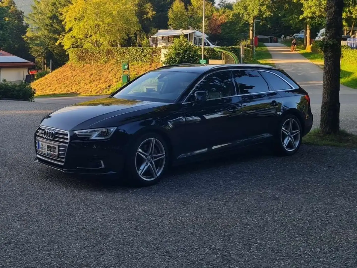 Audi A4 A4 Avant 2,0 TFSI ultra Sport S-tronic ultra Sport Schwarz - 1