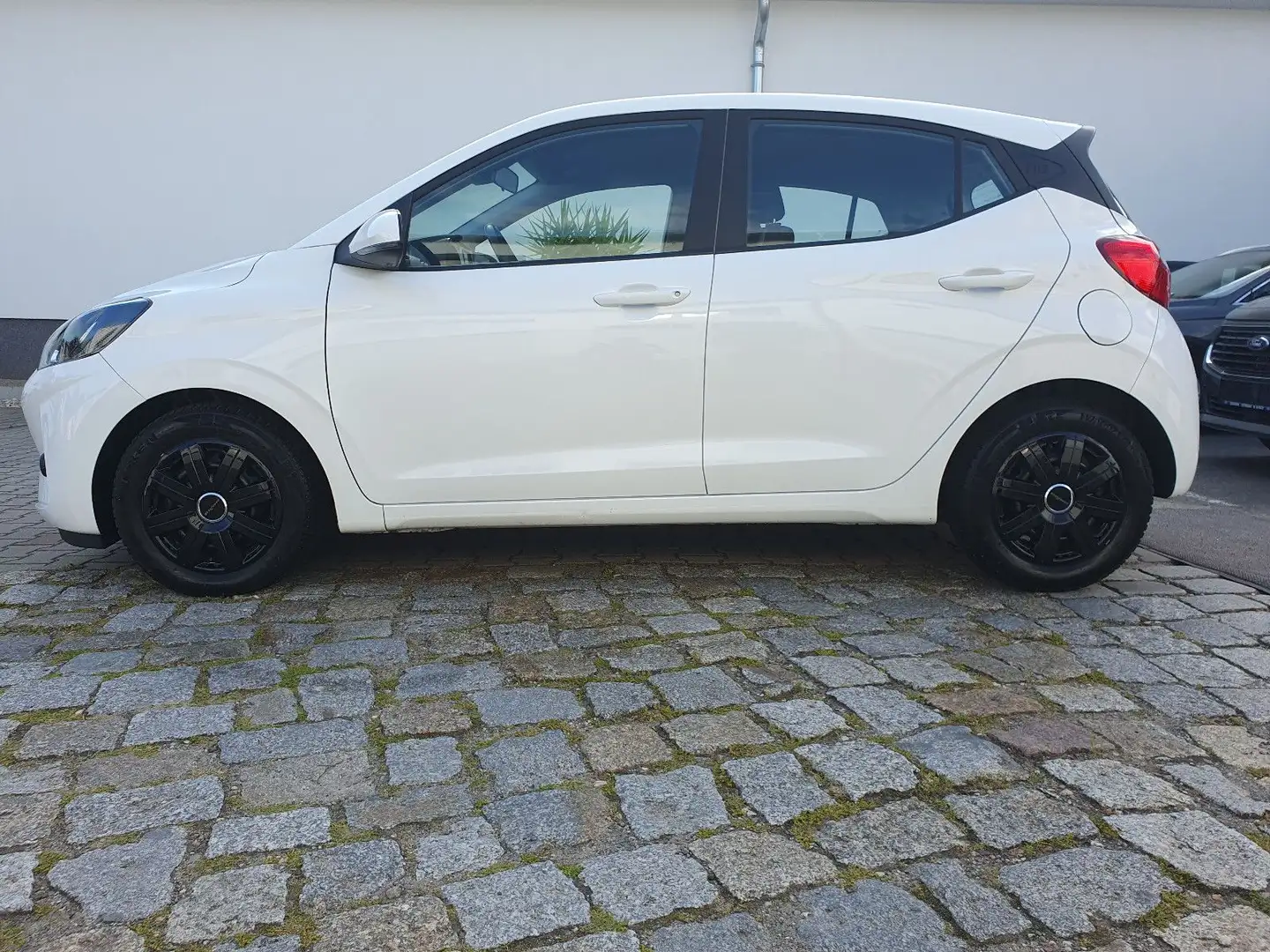 Hyundai i10 Trend Automatik NAVI Blanc - 2