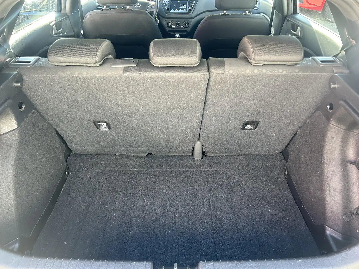 Hyundai i20 Air#1 1.2i 75CV - CARNET - CARPLAY - Garantie 1 an Noir - 2