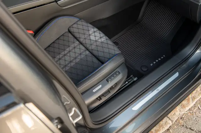 Volkswagen Passat Variant 2.0 TDI 4Motion R-Line NAVI, Headup, Matrix, Ansicht 15