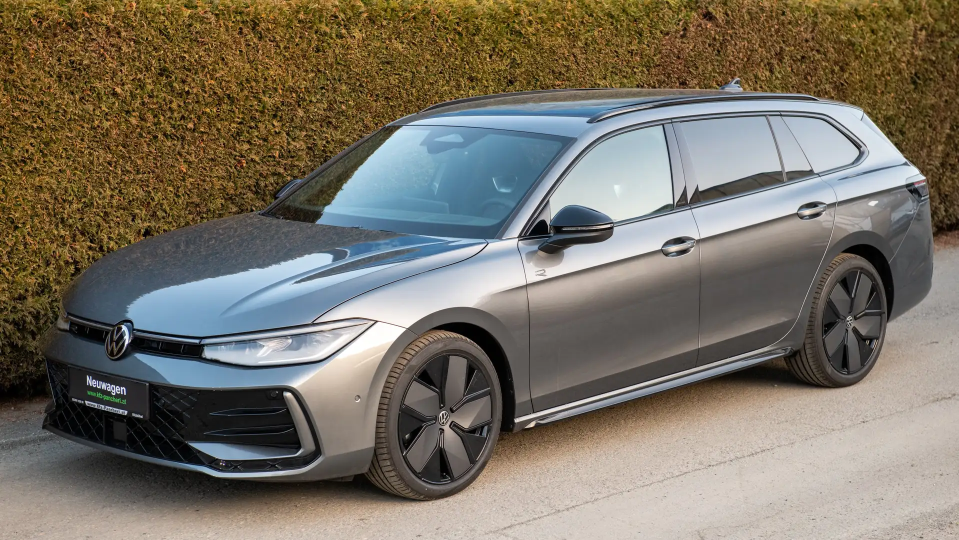 Volkswagen Passat Variant 2.0 TDI 4Motion R-Line NAVI, Headup, Matrix, Grau - 1