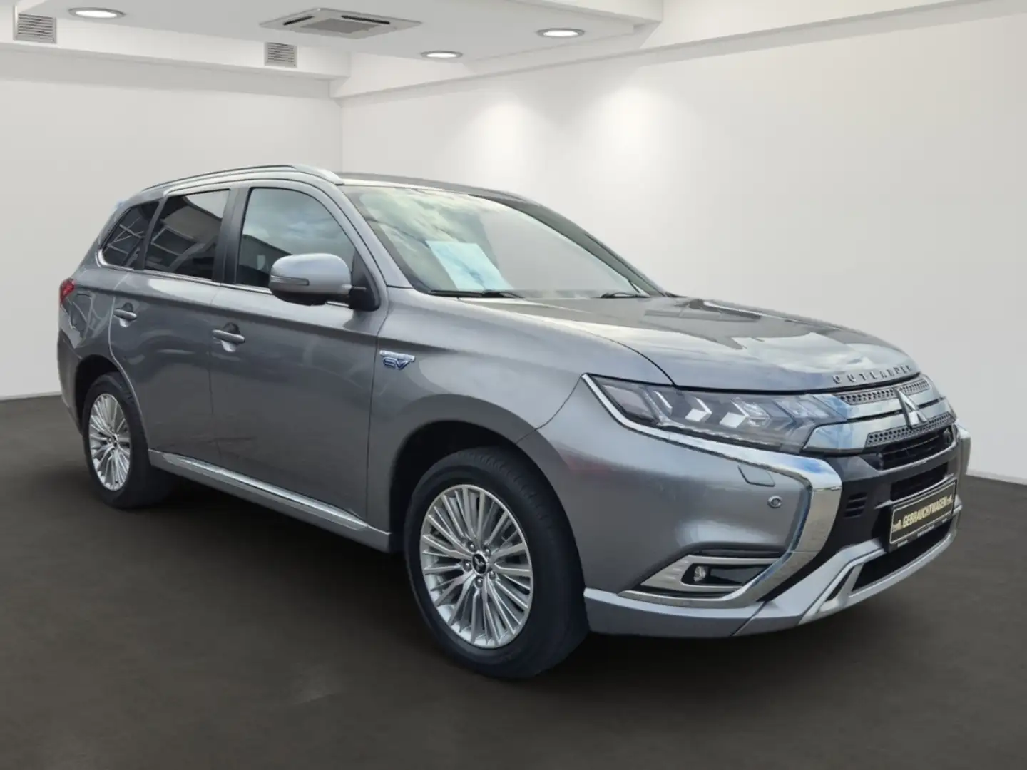 Mitsubishi Outlander PHEV Plus Spirit 4WD 2.4 Plug-in Hybrid EU6d-T Серый - 2