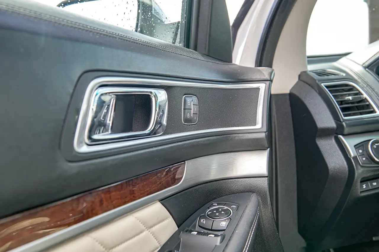 Ford Explorer снимка Ford Explorer