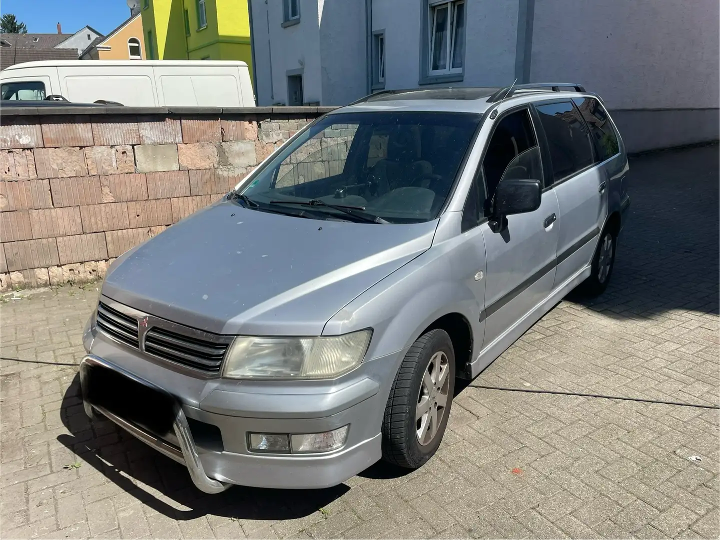 Mitsubishi Space Wagon Argent - 1