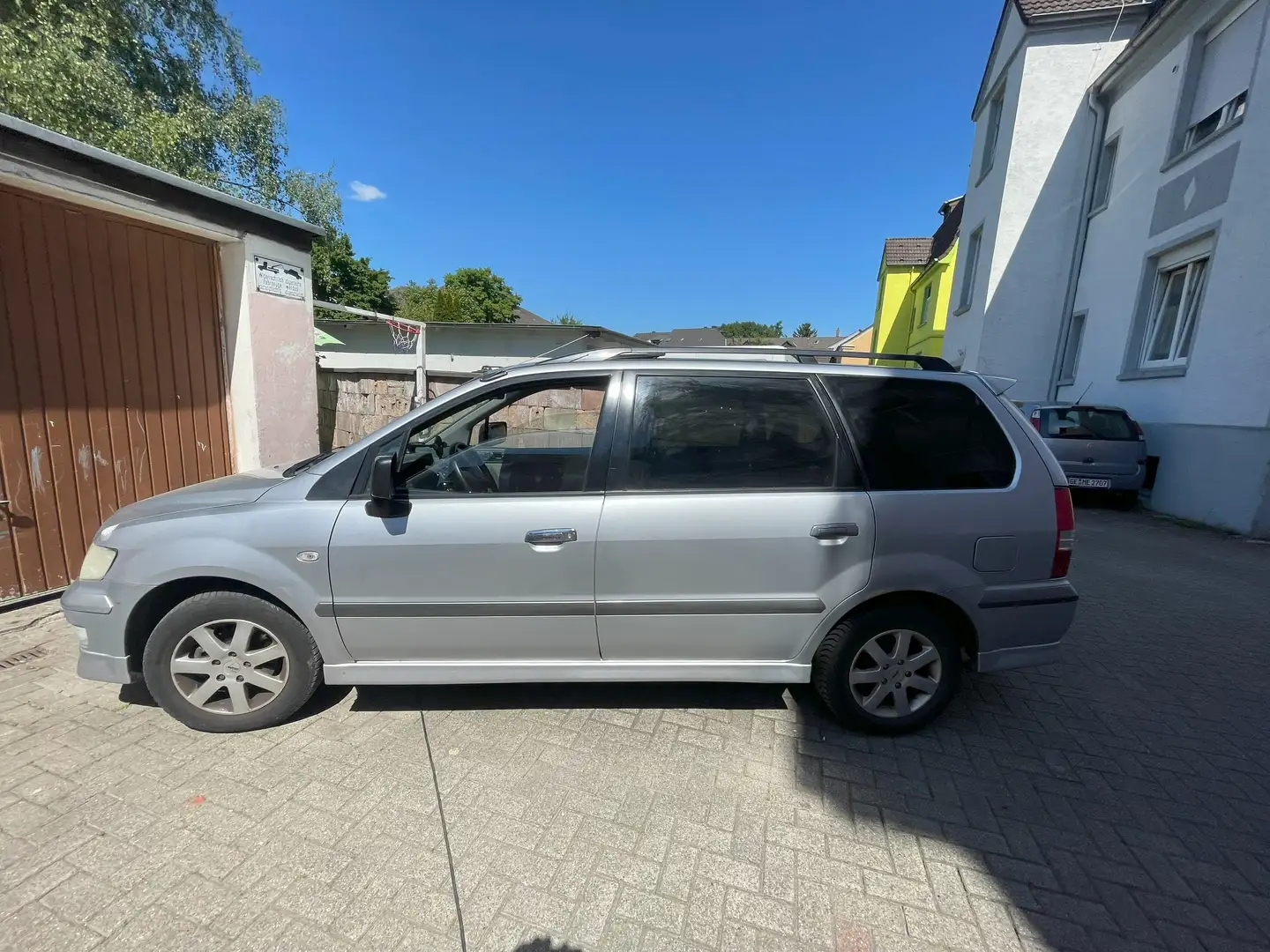 Mitsubishi Space Wagon Argent - 2
