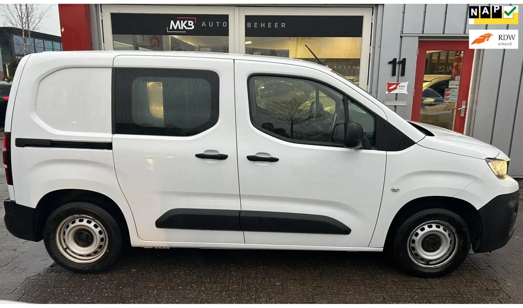 Peugeot Partner 1.2i Benzine 1eEigenaar/Navigatie Wit - 1