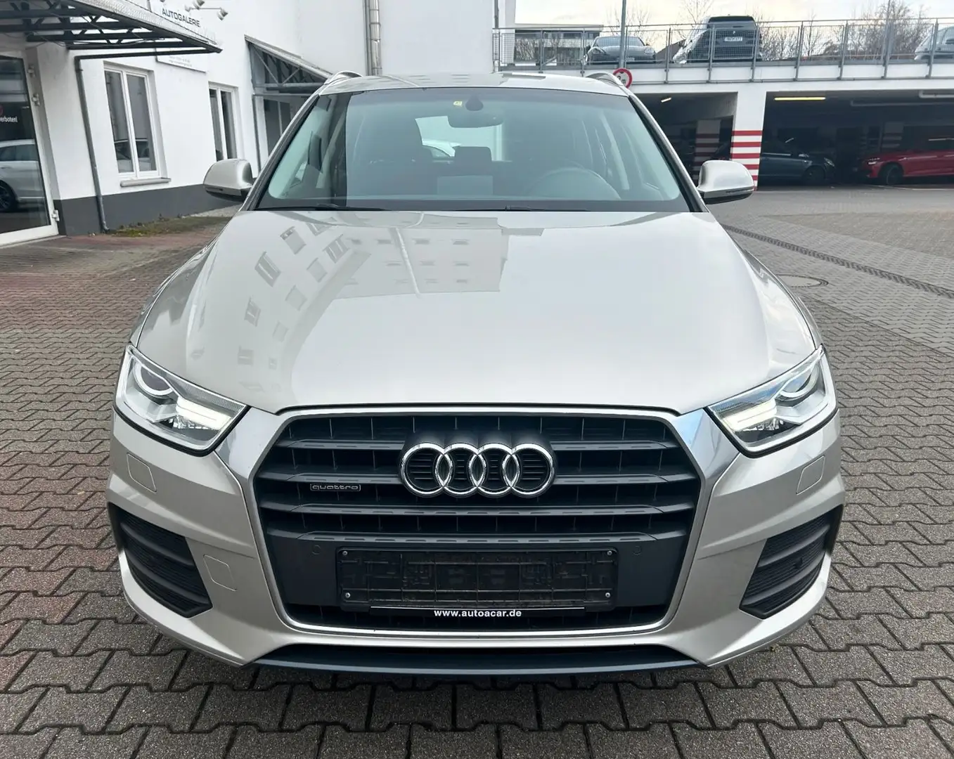 Audi Q3 design quattro S-Tronic XENON/NAVI/AHK/1HAND Silber - 2