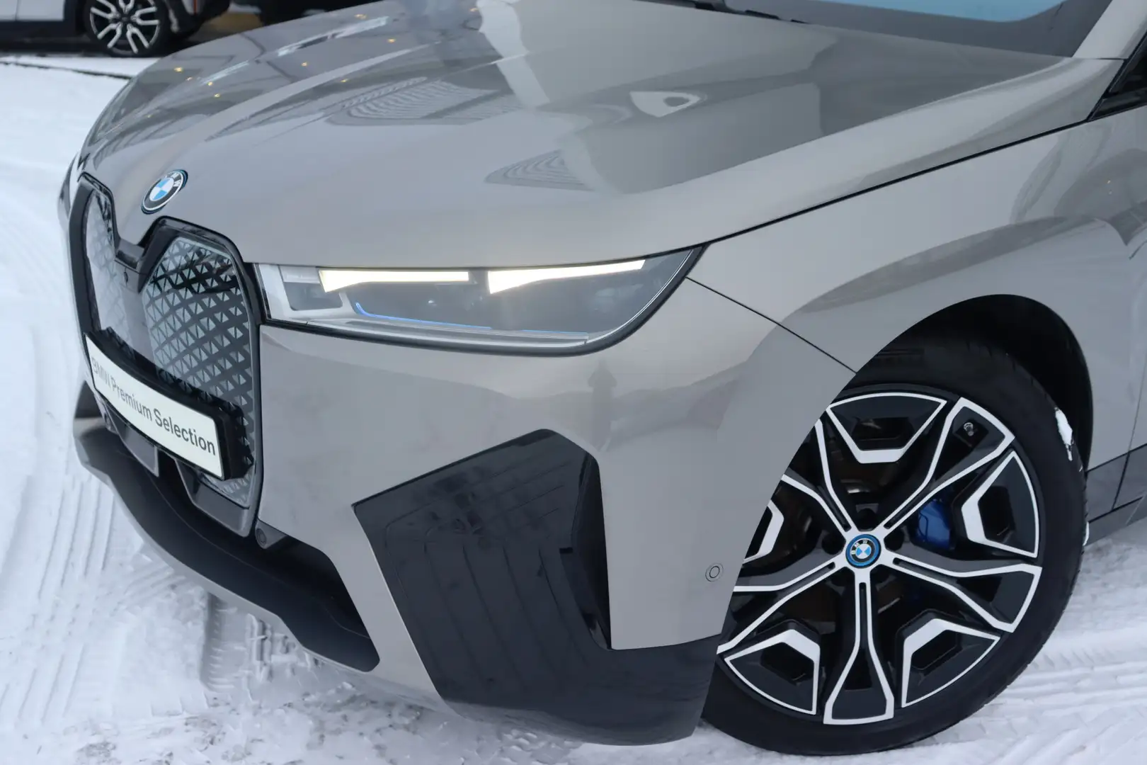 BMW iX xDrive40 Sport / Panoramadak / Trekhaak / Stoelven Grau - 2