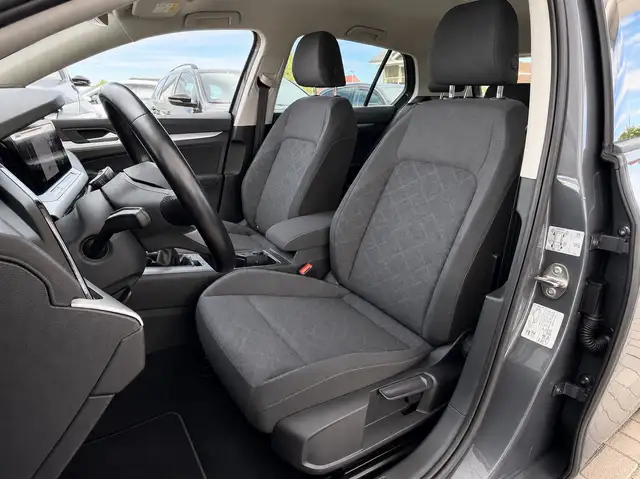 Volkswagen Golf view 8