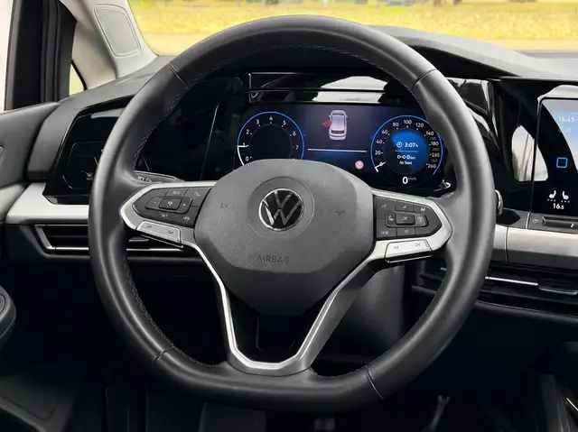 Volkswagen Golf view 11
