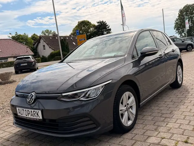 Volkswagen Golf view 3