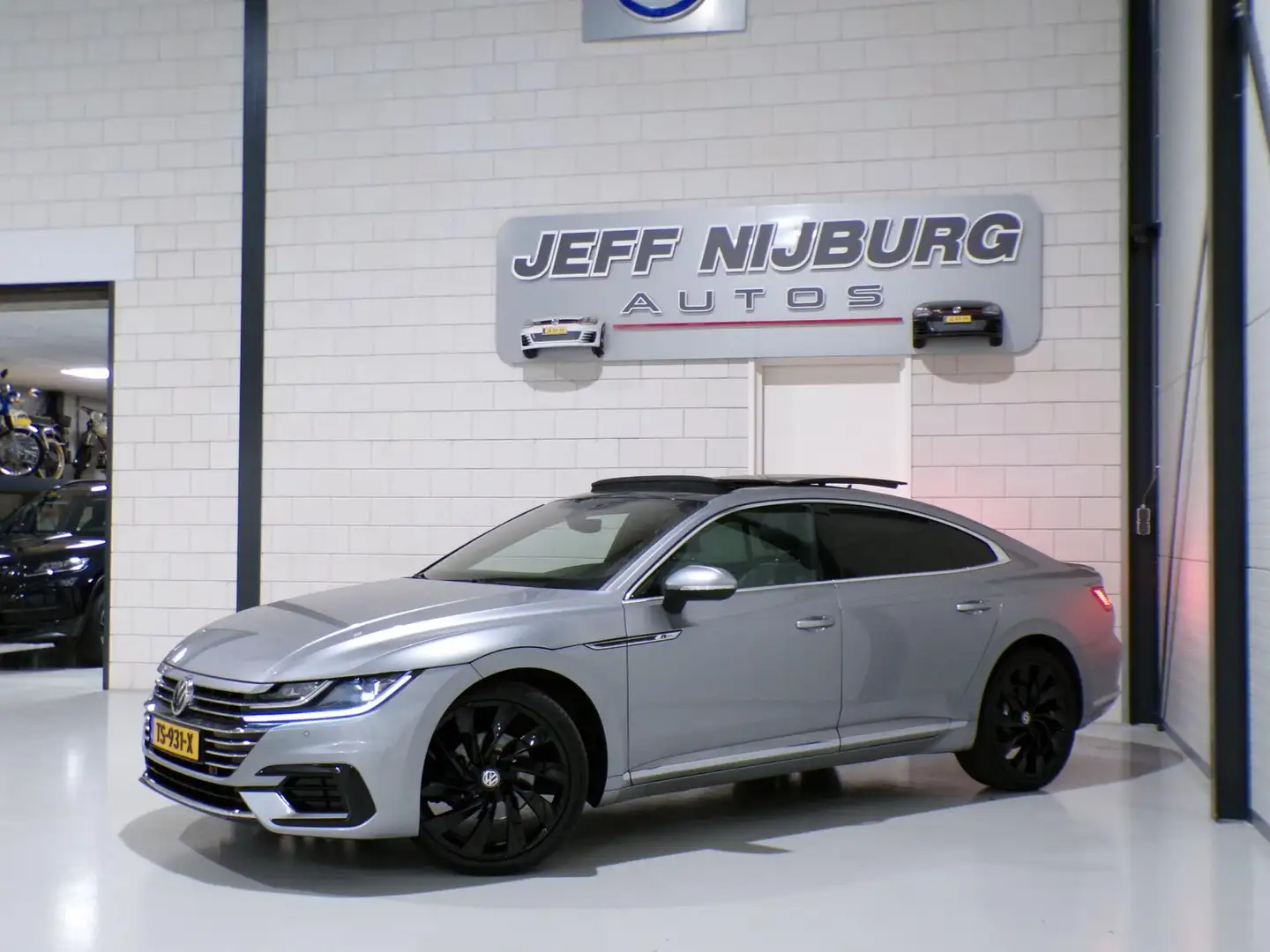 Volkswagen Arteon 1.5 TSI DSG Business R "Origineel NL!" 2X R-Line P Grijs - 2