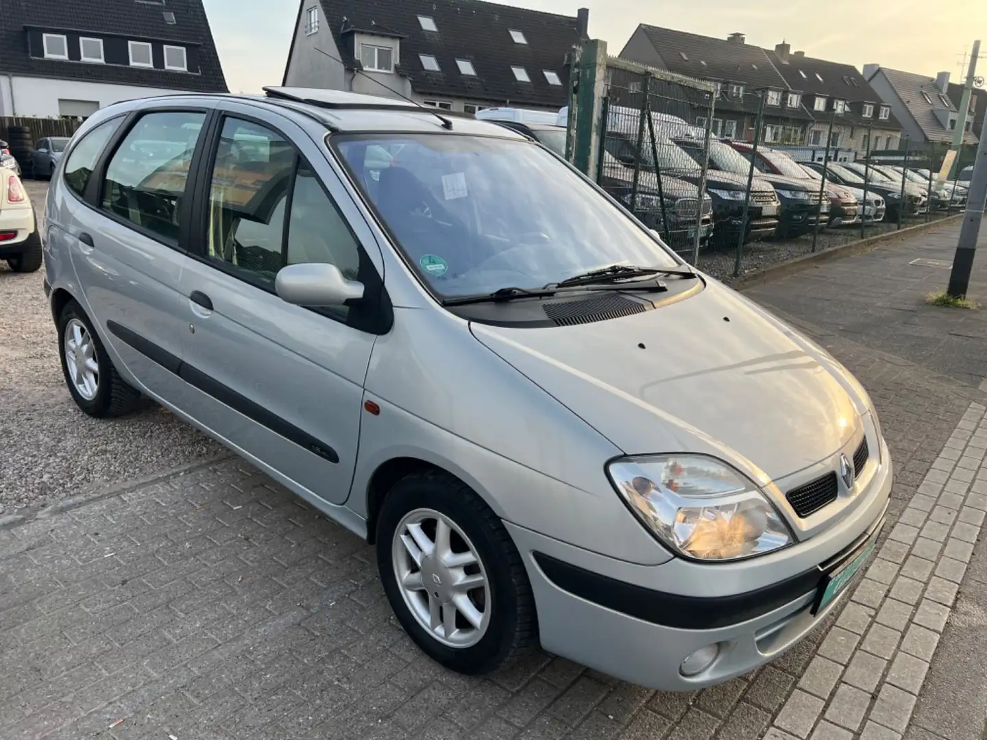 Renault Scenic Dynamique 1.6 16V*TÜV NEU*2 HAND*100 TKM* Grau - 2