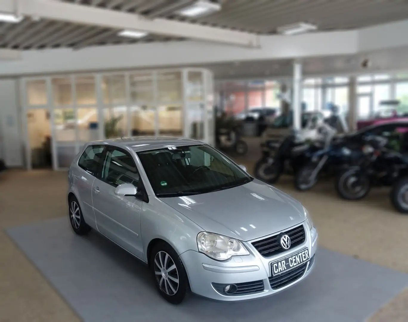 Volkswagen Polo IV Tour Silber - 1