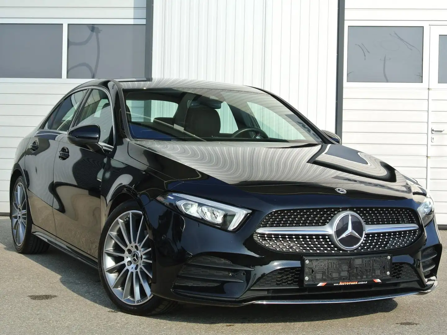 Mercedes-Benz A 180 Limousine Aut. ** AMG-Line **LEDER* LED * virt. CP Schwarz - 1