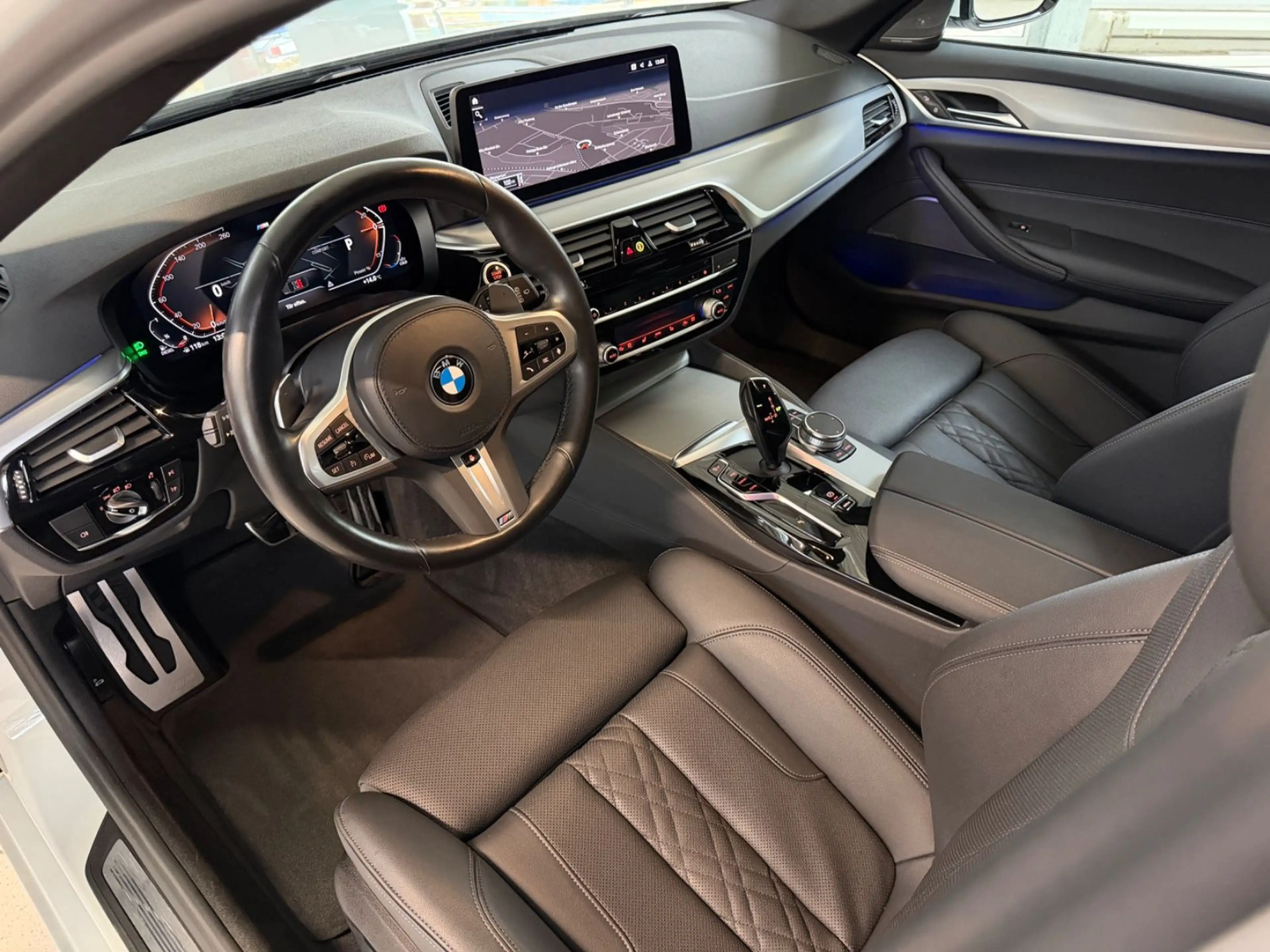 BMW 530 d Touring M Sport/Shadow/H&K/AHK/R-Cam/1Hd — photo 15