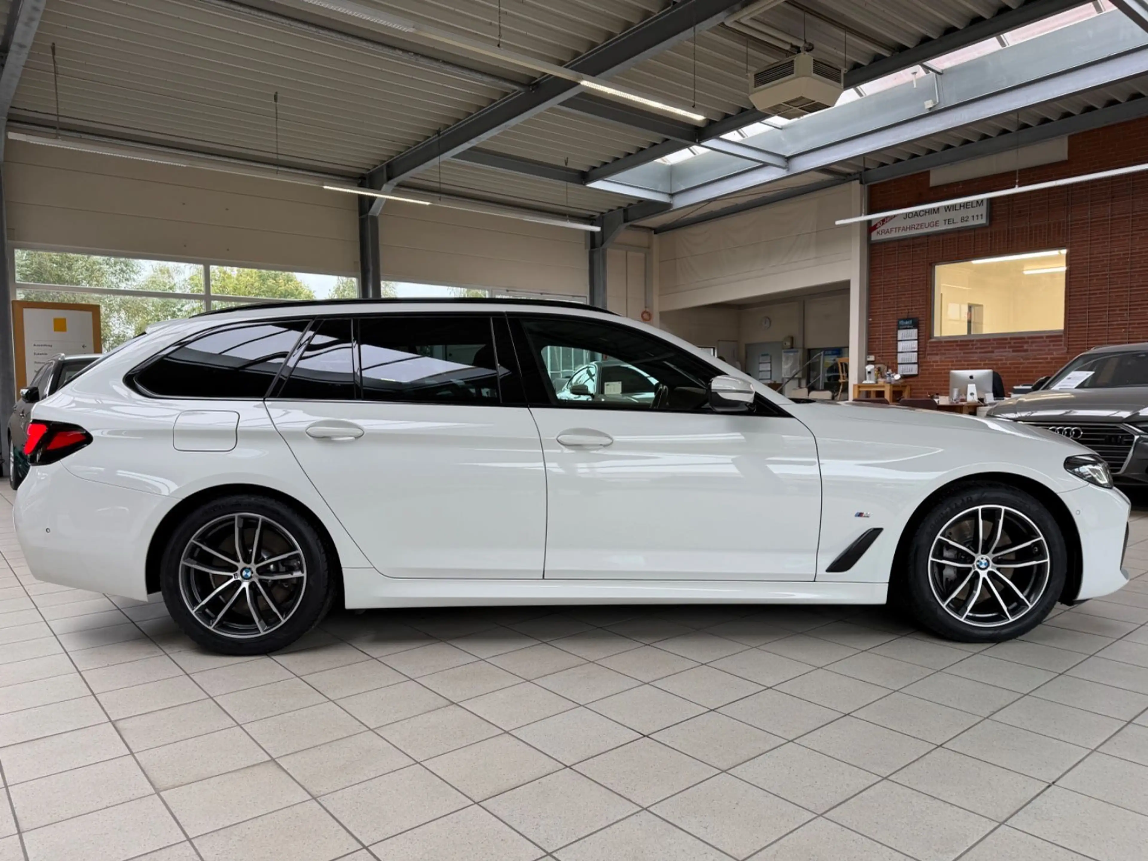 BMW 530 d Touring M Sport/Shadow/H&K/AHK/R-Cam/1Hd — photo 11