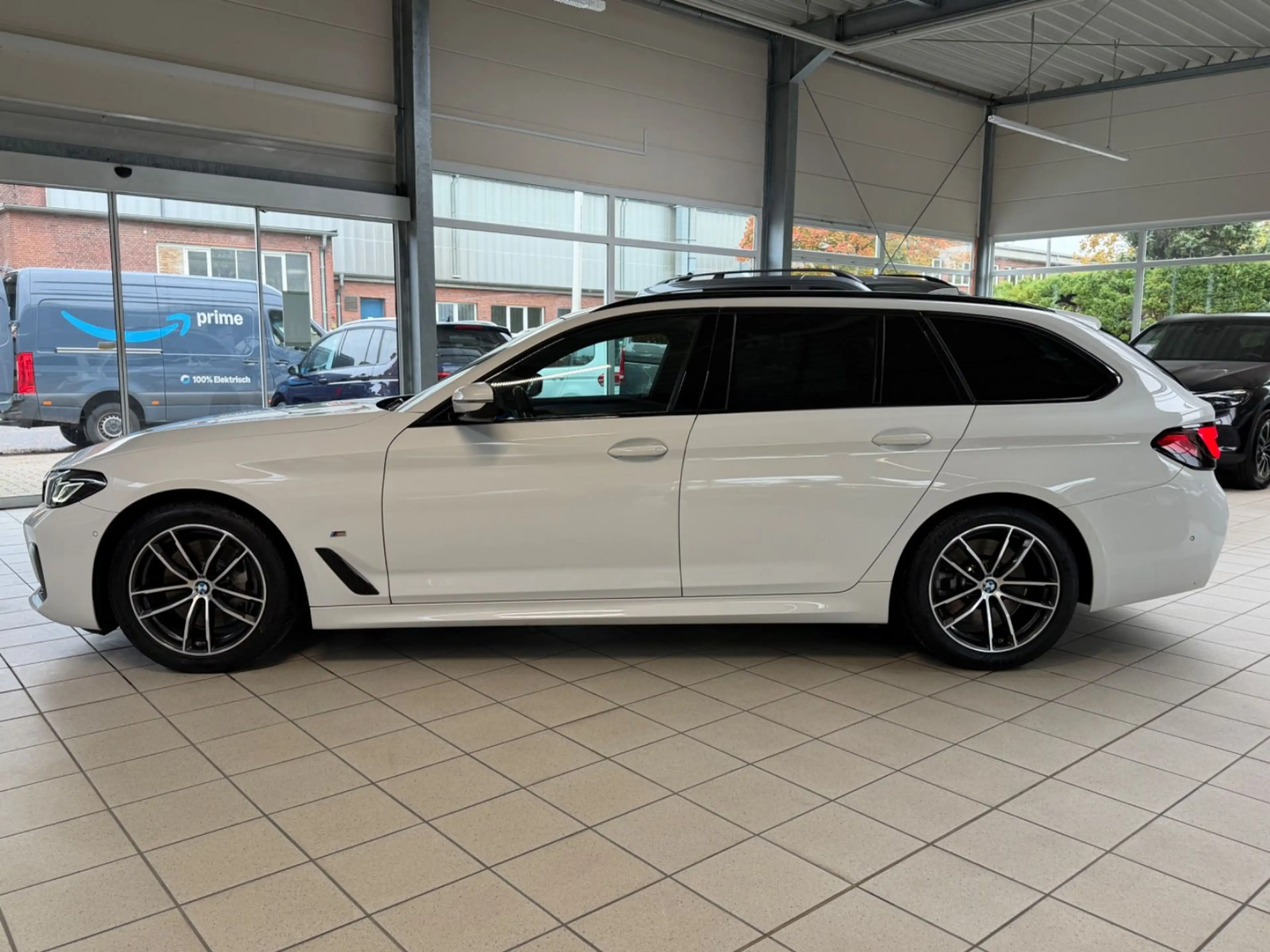 BMW 530 d Touring M Sport/Shadow/H&K/AHK/R-Cam/1Hd — photo 3