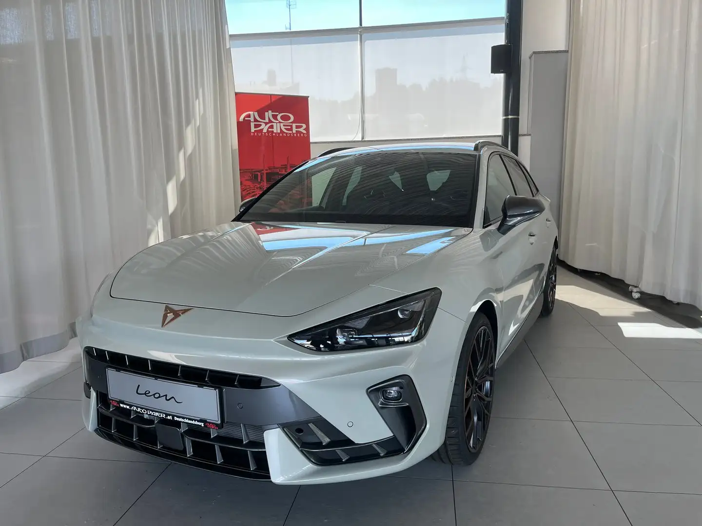 CUPRA Leon 1.5 eTSI DSG 150 PS Grau - 2
