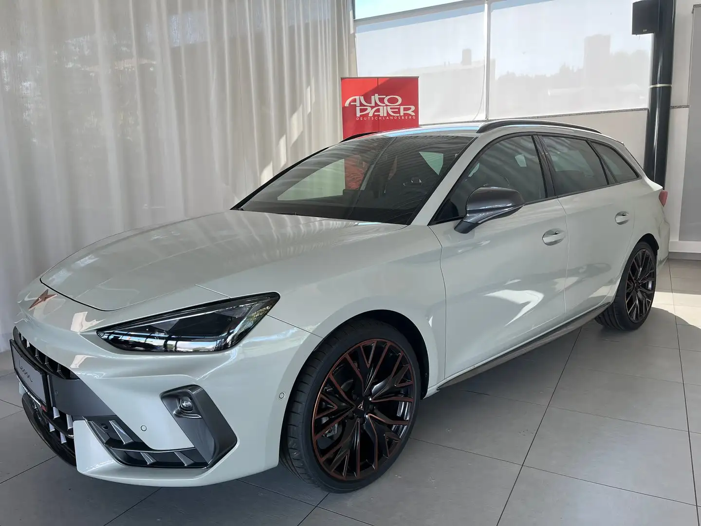 CUPRA Leon 1.5 eTSI DSG 150 PS Grau - 2