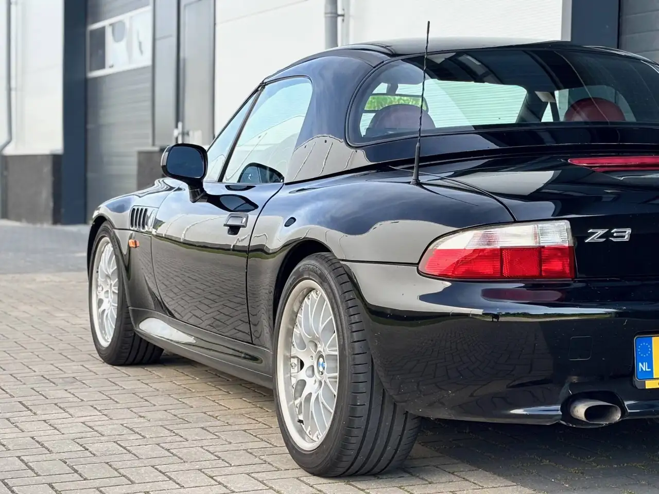 BMW Z3 1.9 Schwarz II, zwart-rood Hardtop, style 42 velgen. Ceramische coating., foto 8