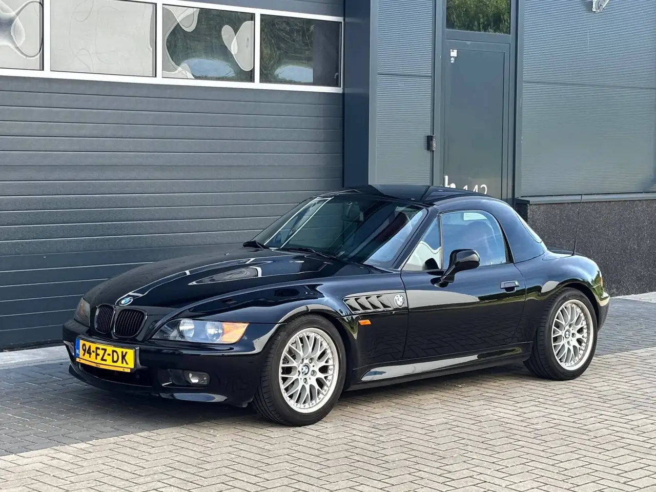 BMW Z3 1.9 Schwarz II, zwart-rood Hardtop, style 42 velgen. Ceramische coating., foto 1